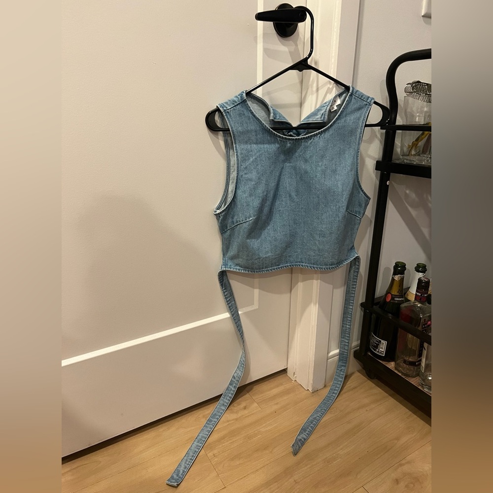Le Lis Denim Crop Top